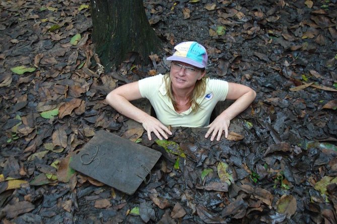 Cu Chi Tunnels half day private tour from Ho Chi Minh City - Underground experience: crawling into the Cu Chi tunnels