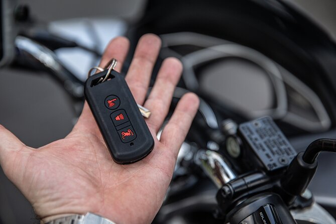 D1 Motors - Riding in Saigon traffic: the rule of first who is right