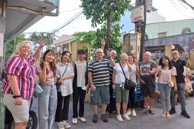 Da Nang By Night: Seafood dinner, night market and cruise trip - Night market time where bargaining is part of the fun