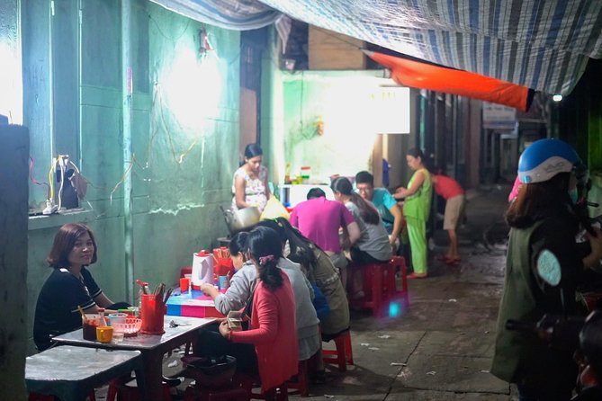 Da Nang Evening Food Tour - How the Stops Feel: From Counter Snacks to a Local Living Room