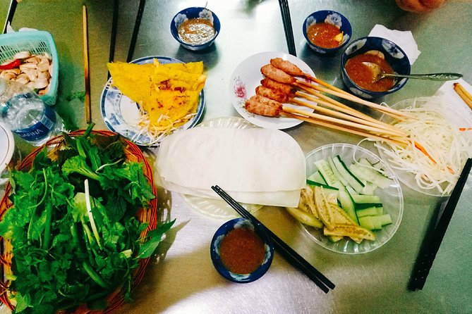 Da Nang Food Tour by Motorbike - Nhau-style dinner with cold beer to wrap it up