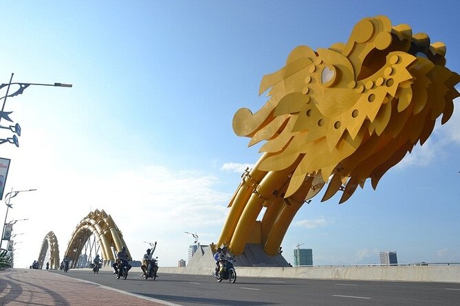 Da Nang Food Tour Motorbike & Sightseeing By Ao Dai Lady Rider - Stop 3: APEC Park for a kite-shaped break by the river