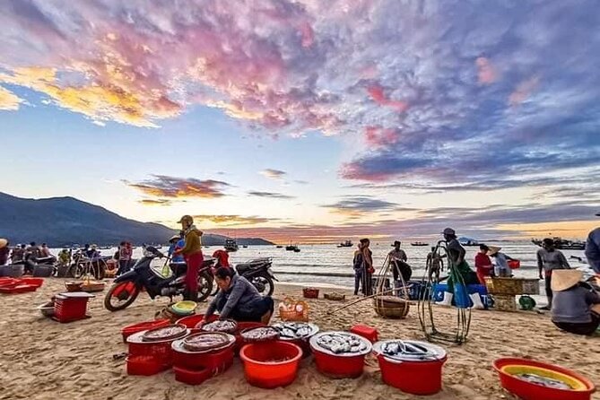 Da Nang Fully Local Experience with Friendly Females Riders - Dragon Bridge and Fire-Show Timing for Your Best Photos