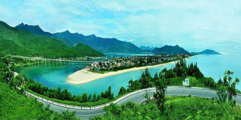 Da Nang: Hue Imperial Day Trip, Hai Van Pass Train, & Lunch - Why this Da Nang to Hue day trip feels different