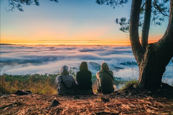 Dalat: Cloud Hunting & Sunrise Trekking to Hon Ho Mountain - Guides and group size: why max 8 people matters at 4am