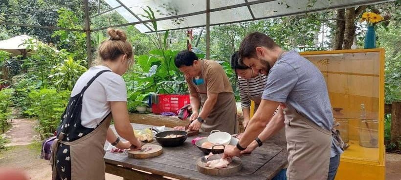 Dalat: Home Cooking Class with Central Market Tour - Central Market tour: where you learn by choosing