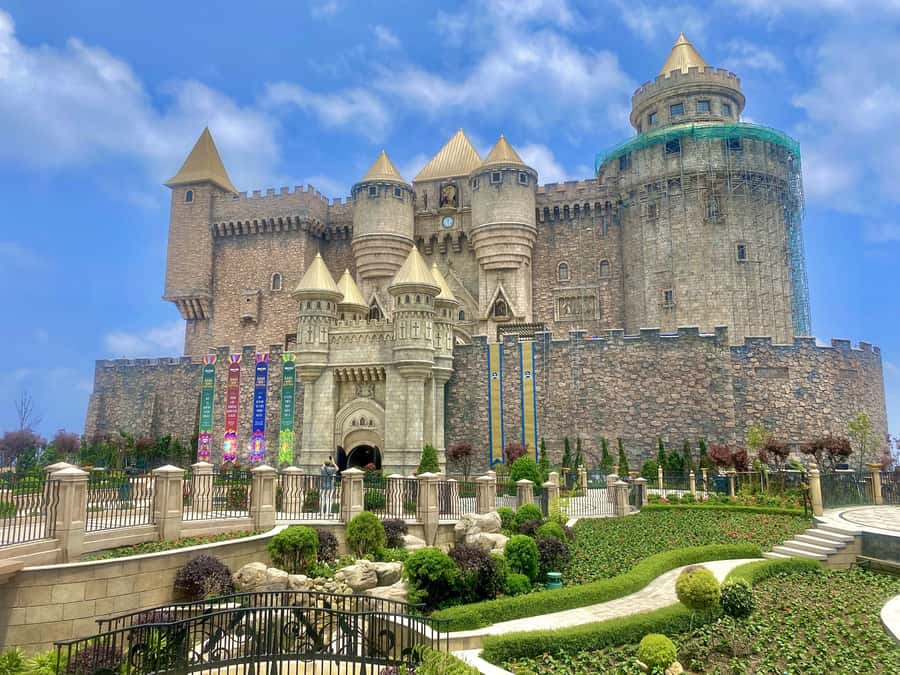 Danang: Golden Bridge by Private Car or Bus w hotel pickup - Ba Na Hills and Golden Bridge: using your free time well