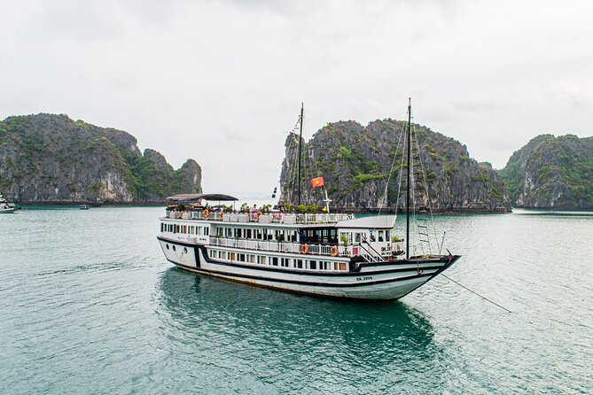 Day trip to Halong Bay from Hanoi - Lunch on the water: included, and it can work for vegetarians