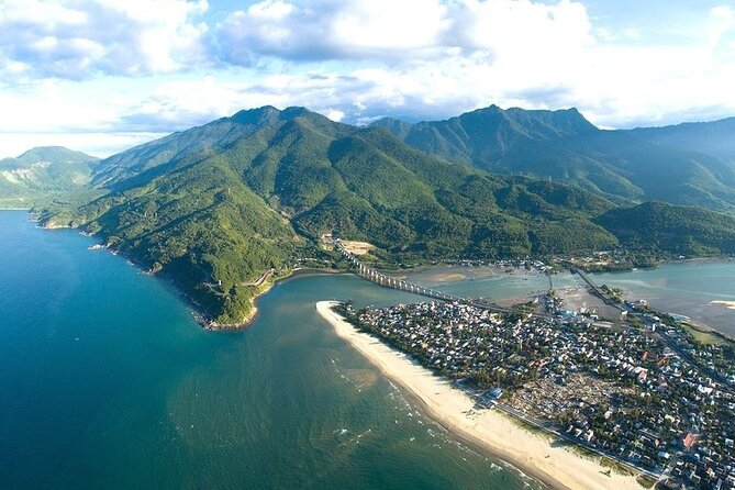 Deluxe Transfer Hue to Hoi An by Amazing way - Hai Van Pass, the coast boundary with big-road drama