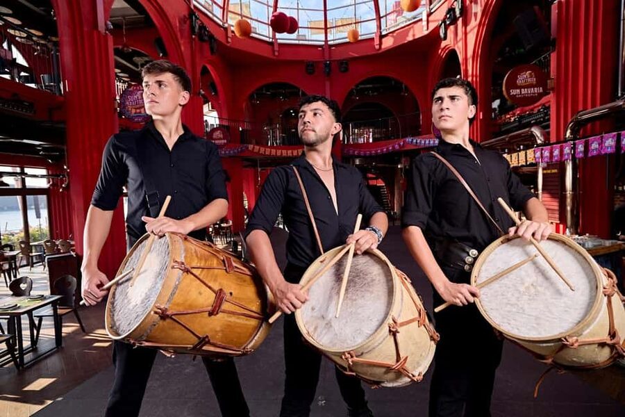 Dinner with Symphony Show And Firework Of Kiss Of The Sea - Symphony of the Sea seasonal timing, and why November to April matters