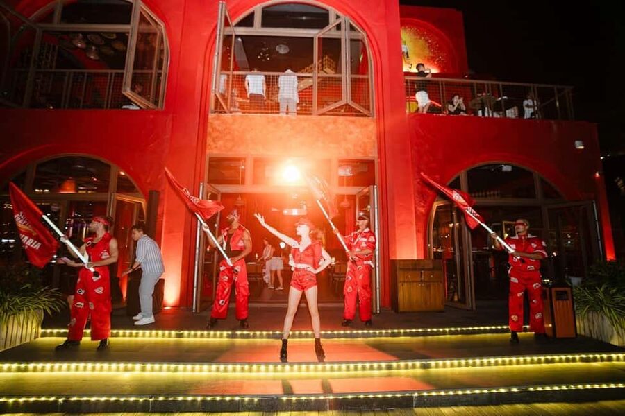 Dinner with Symphony Show And Firework Of Kiss Of The Sea - Transportation and timing: what usually goes right