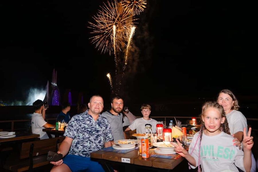 Dinner with Symphony Show And Firework Of Kiss Of The Sea - Tour language support: helpful, but not the same as being in person