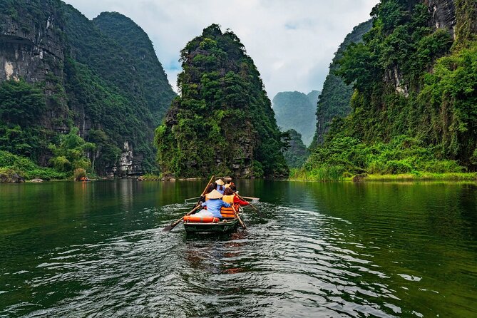 Discover Trang An Natural World Heritage, Bich Dong Pagoda, Cycling Day Tour - Trang An Grottoes by Boat on the Sao Khe River
