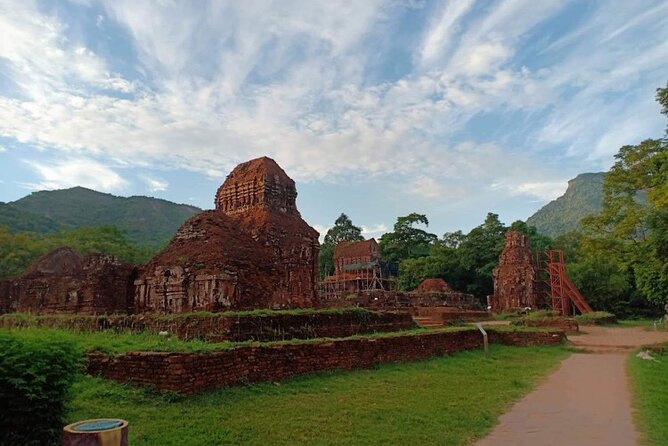 Early My Son tour/transfer and tour start from 8 a.m - Private guide time: questions, photos, and context on the walk