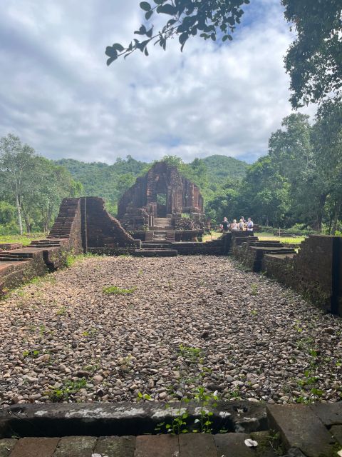 Early My Son tour/transfer to avoid crowd and the heat - The small Champa performance, a quick stop that adds meaning