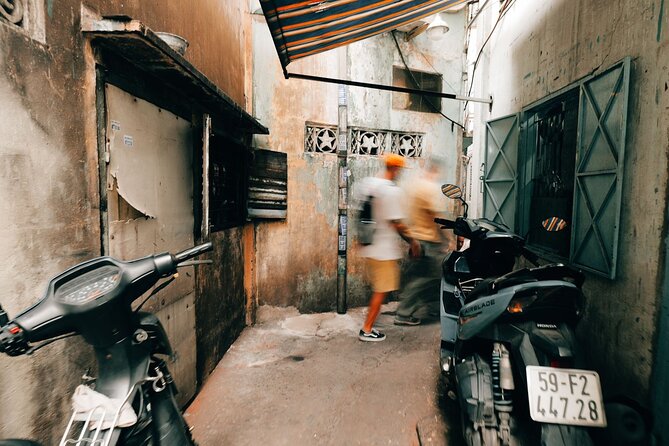 Early Riser Walk: Grandma Noodles, Cafe, Exotic Fruits & History - The point of this tour: early Saigon, not landmark sightseeing