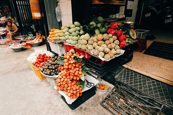 Early Riser Walk: Grandma Noodles, Cafe, Exotic Fruits & History - Thế Giới Tàu Hũ dessert: warm, simple, and totally local