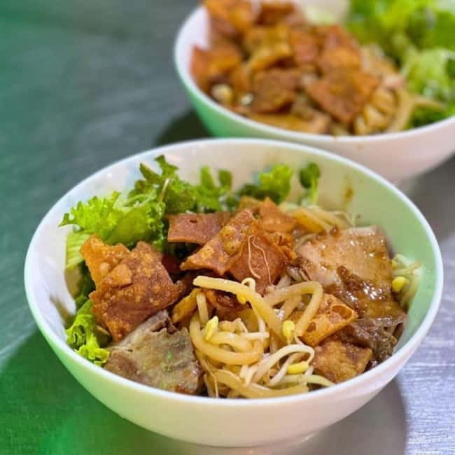 Eat Like a Local – Hoi An Evening Food Tour - Hoi An at 6 PM: Why the Lantern Streets Matter