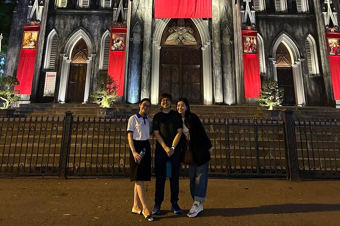 (Evening) HANOI CUSTOMIZED Walking Tour - The weekend night market: food, noise, and guidance you’ll thank yourself for