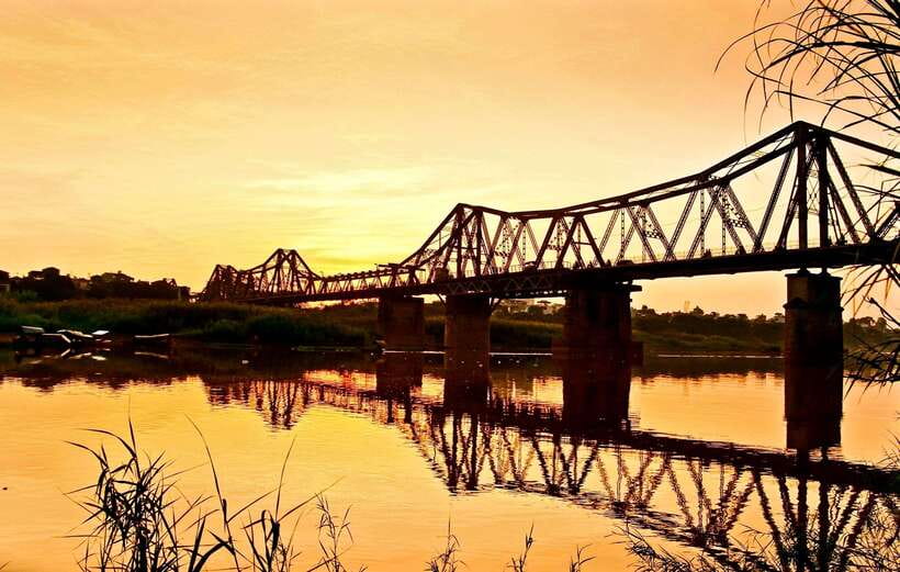 Explore Hanoi Old City By Cycling Tour With Small Groups - West Lake start: Tran Quoc Pagoda and Truc Bach Lake