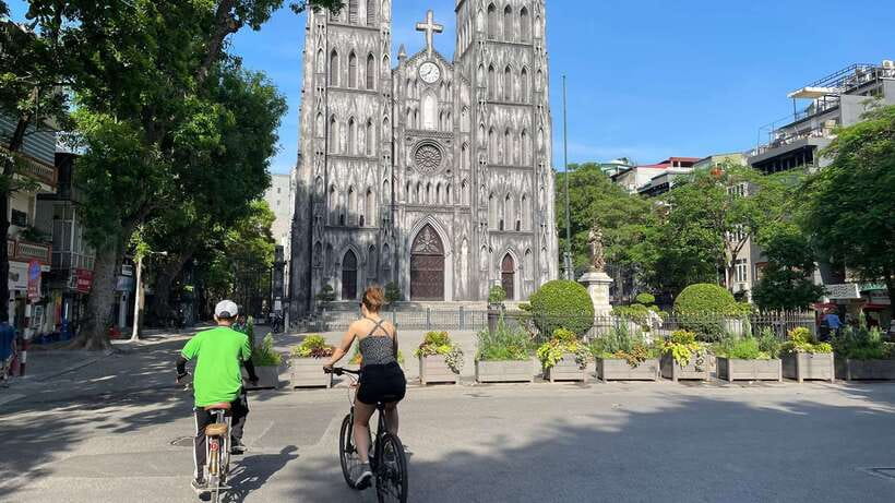 Explore Hanoi Old City By Cycling Tour With Small Groups - Banana Island paths: tranquil riding 15 minutes from the Old Quarter