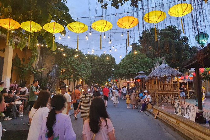 Explore Hoi An and Da Nang by private tour with local guide - Con Market in Da Nang: bargaining practice in a real shopping setting