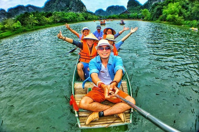 Exploring Bai Dinh Pagoda -Trang An -Mua Cave with Buffet Lunch 1 Day From Hanoi - Bai Dinh Pagoda: big scale, statues, and a quick decision on the extra car