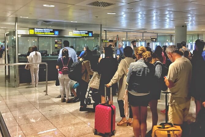 Fast Track VIP Service Tan Son Nhat Airport (Ho Chi Minh-Vietnam) - Arrival Path: Visa, Immigration, Customs, Baggage, and Getting to Your Car