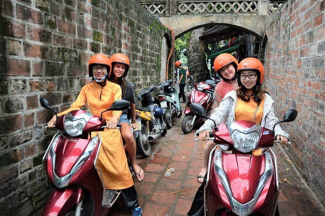 Flavors of Hanoi A Jeep Tour for Food Lovers - Bún chả Hương Liên since 1925, plus a famous 2016 connection