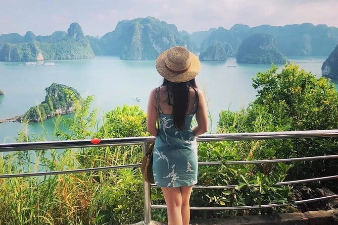 Flavors of Hanoi A Jeep Tour for Food Lovers - Ho Chi Minh Mausoleum area: pho tastings plus lake views