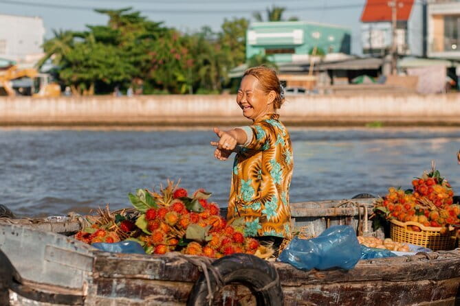 Floating Market & Hidden Canals – Small Group Morning Boat Tour - Lò hủ tiếu Chín Của: a noodle-making village stop with over 40 years of craft