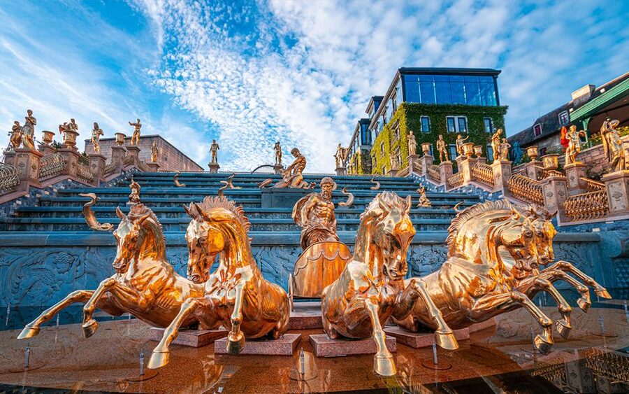 From Da Nang or Hoi An: Ba Na Hills Golden Bridge Tour - How the guide role affects your day (and why names matter)