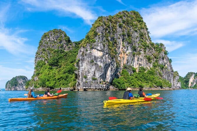 From Hanoi: 1-Day Halong 5-Star Cruises with Big & Small Groups - Hanoi to Halong Bay: the bus ride that sets the tone