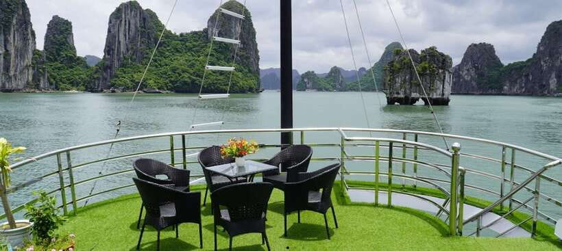 From Hanoi: 1 -Day Halong Bay Cruise With Big & Small Groups - One-day Halong Bay cruising, without the full vacation commitment