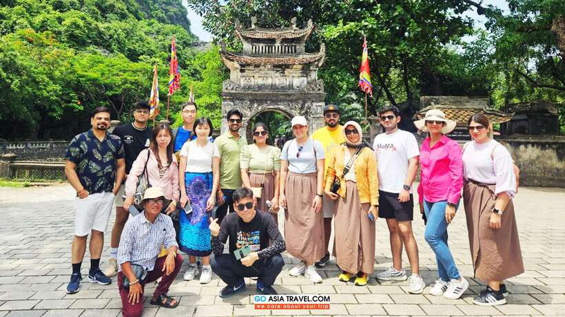 From Hanoi: 1-Day Ninh Binh Highlights Tour with Lunch - Mua Cave and Ngoa Long Mountain: the uphill viewpoint payoff