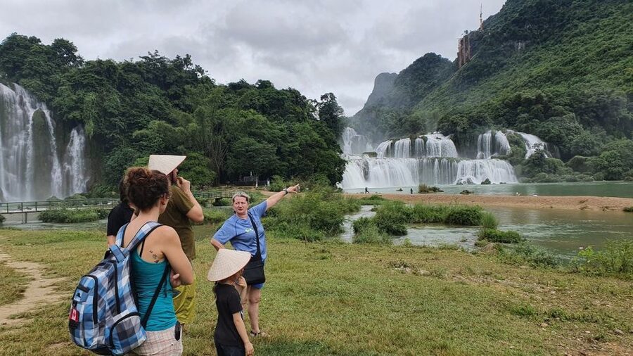 From Hanoi: 2-Day Ban Gioc Waterfall Tour - Nguom Ngao (Tiger) Cave: the cooler, darker contrast
