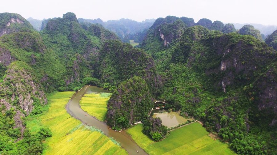 From Hanoi: 2-Day Ninh Binh Tour with Accommodation & Meals - Van Lam local market and a real family afternoon