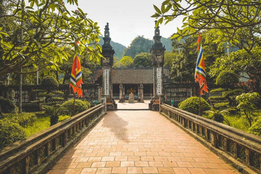 From Hanoi: 2-Day Ninh Binh Tour with Accommodation & Meals - Hoa Lu temples: the 10th-century story in stone