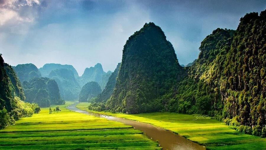 From Hanoi: 2-Day Ninh Binh Tour with Ha Long Bay Cruise - Your guides can make or break the experience, and the names here matter