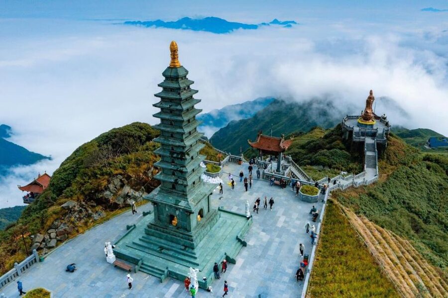From Hanoi: 2-Day Sapa, Fansipan, and Muong Hoa Valley Tour - Getting to Sa Pa by limousine bus (and why it matters)