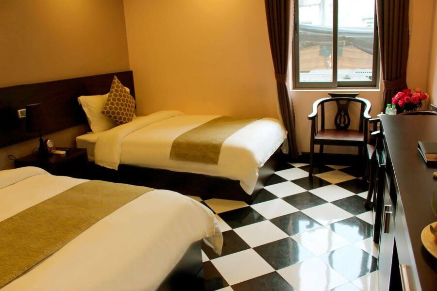 From Hanoi: 2-Day Sapa-Fansipan Peak & Trek & Ha Giang Bus - Getting From Hanoi: Limousine Bus or Night Train Choices