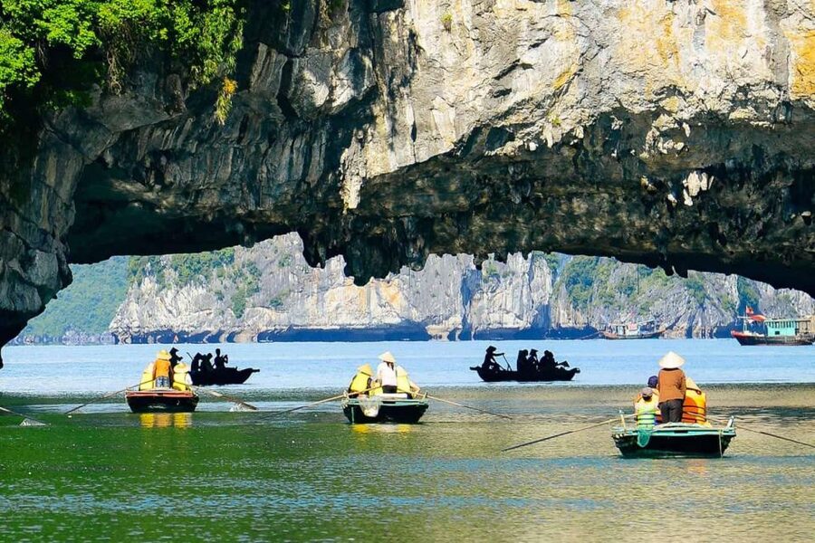 From Hanoi: 3-Day Luxury Tour Ninh Binh & Ha Long Bay Cruise - Food, buffet expectations, and cabin comfort on a 4-star to 5-star cruise