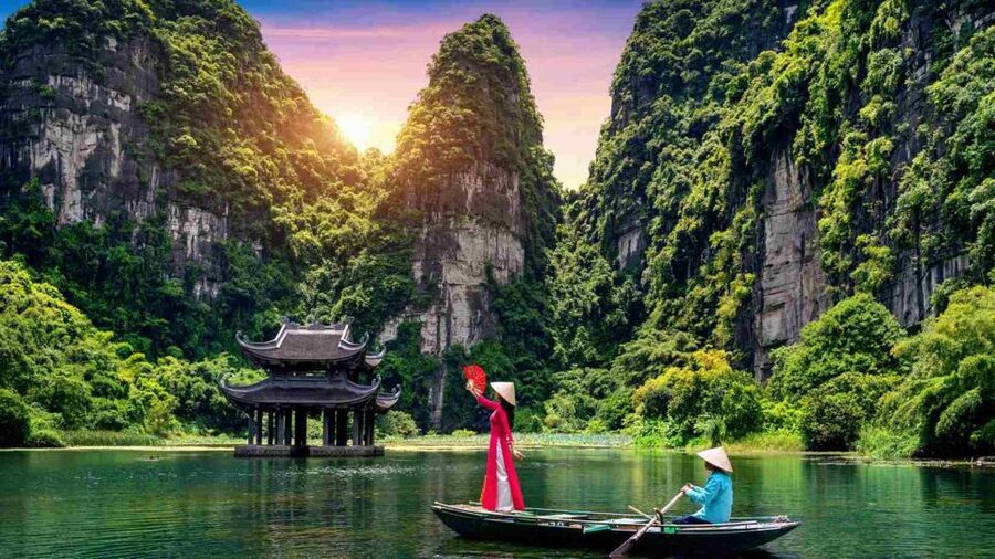 From Hanoi: 3-Day Luxury Tour Ninh Binh & Ha Long Bay Cruise - Ninh Binh and Lan Ha in 3 days, the way it should feel