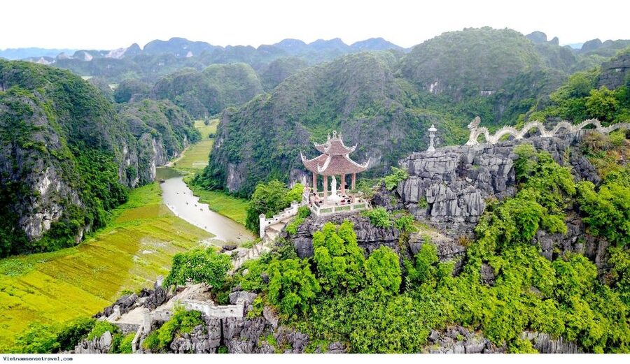 From Hanoi: 3-Day Luxury Tour Ninh Binh & Ha Long Bay Cruise - Night on the cruise: squid fishing, karaoke, movies, and sleep planning