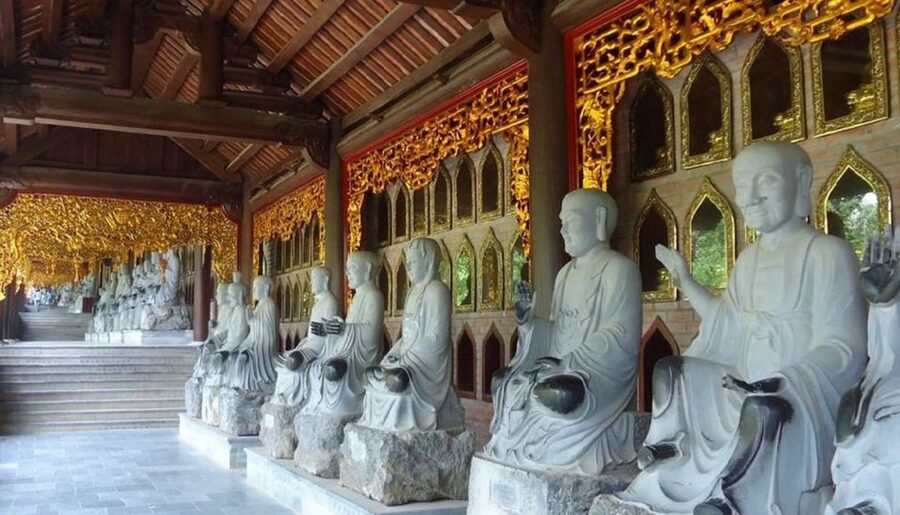 From Hanoi: Bai Dinh, Trang An, and Mua Cave Full-Day Tour - Trang An Boat Trip Through Caves: Where the Day Feels Like a Movie Scene
