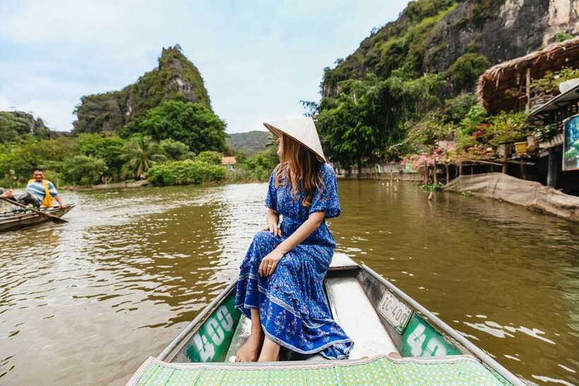 From Hanoi: Full-Day Ninh Binh Highlights Small Group Tour - Tam Coc Sampan Boat Ride: Slow Time Through Three Emerald Caves