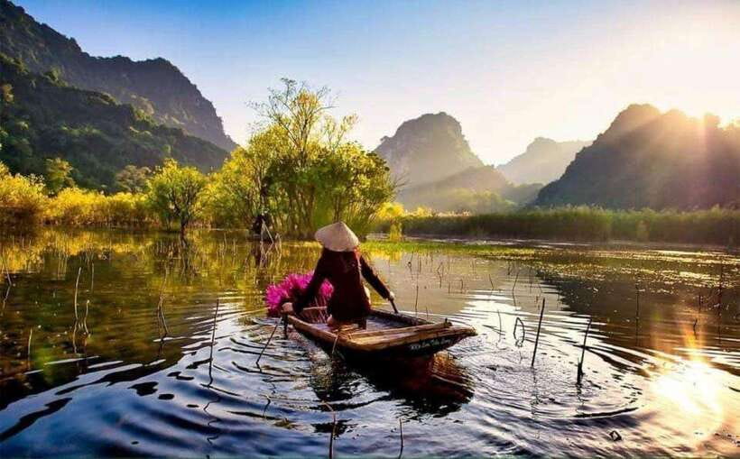 From Hanoi: Full-Day Perfume Pagoda Group Tour with Lunch - Perfume Pagoda feels like a day-long ceremony