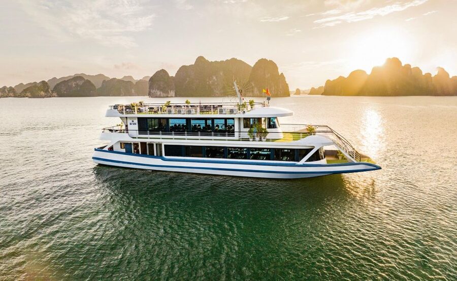 From Hanoi: Ha Long Bay 5-star Day Cruise with Buffet Lunch - Crowds, Time Pressure, and How to Make It Work