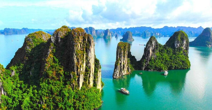From Hanoi: Halong Bay Day Trip with Lunch and Transfers - The big draw: Halong Bay’s scenery, in one packed day