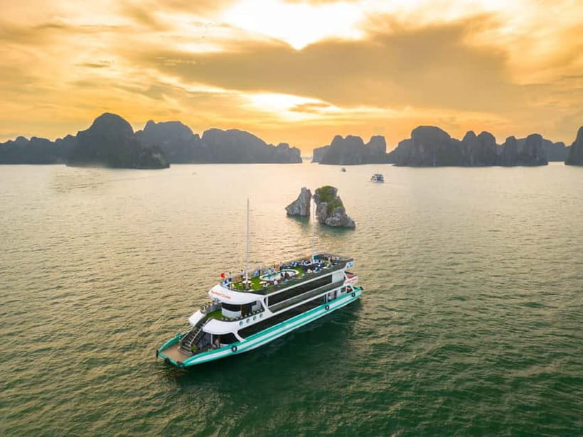 From Hanoi: Halong bay Luxury tour on 5 star cruise - A luxury day trip that keeps you on schedule